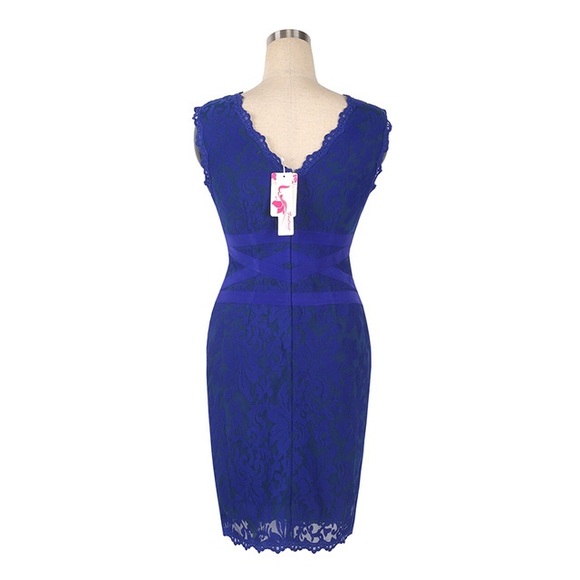 SOLD❗️Blue 👑 Lace Scalloped V-Neck Dress - S - Picture 5 of 5